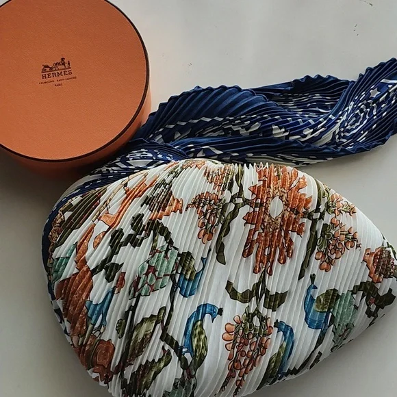 Hermès Early America Plissé 90 scarf With Box - Picture 13 of 17